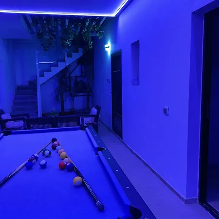 Johnny Apartment